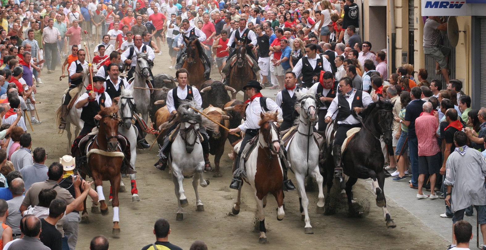 entrada-toros-caballos-segorbe